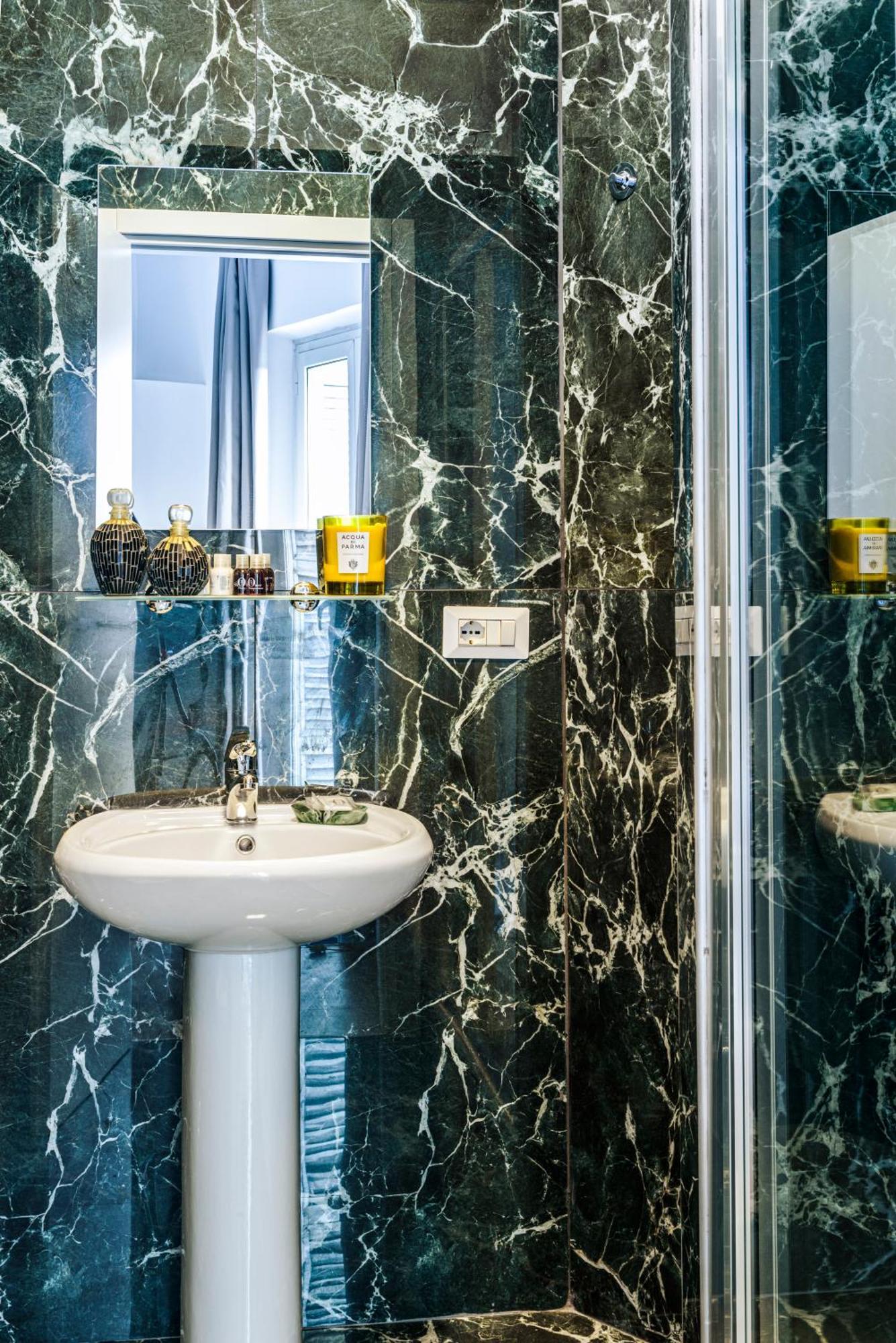 Elysium Suites Colosseo โรม ภายนอก รูปภาพ